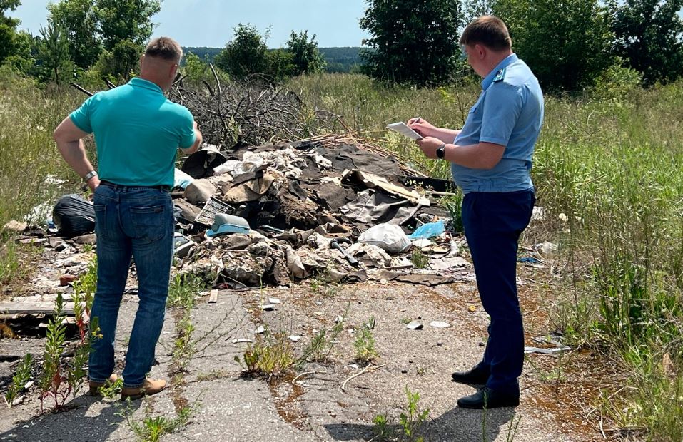 Прокуратура Клинцовского района требует ликвидировать несанкционированные свалки
