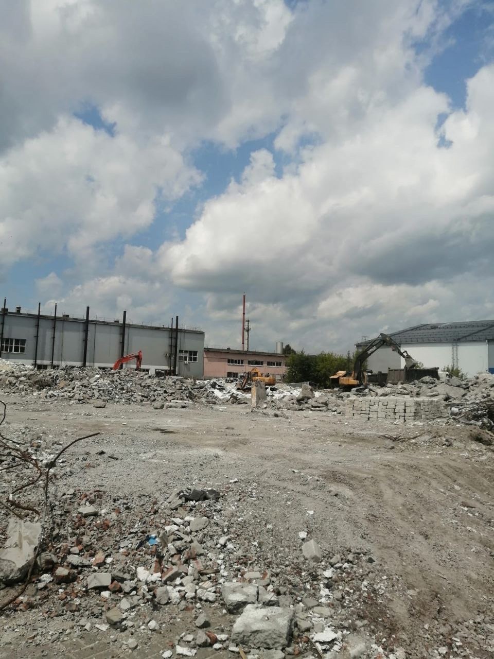 В Брянске продолжается строительство крытого футбольного манежа