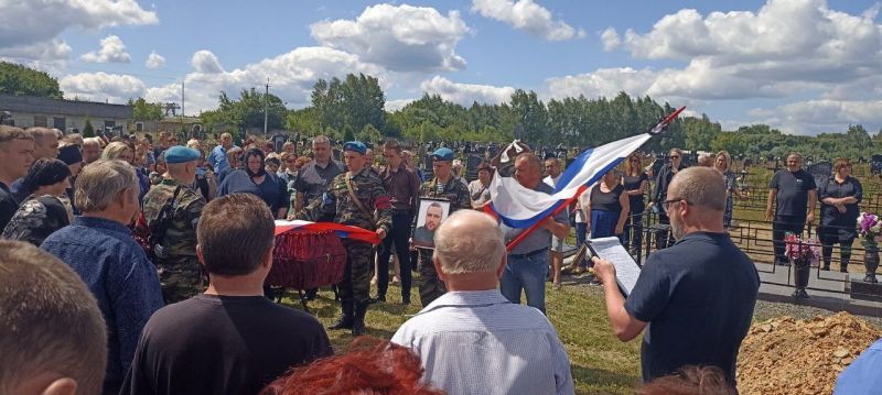 В Новозыбкове похоронили погибшего в СВО брянского героя Владимира Авраменко