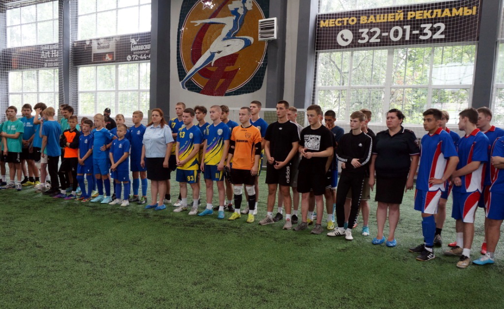 Брянская полиция организовала для подростков турнир по мини-футболу
