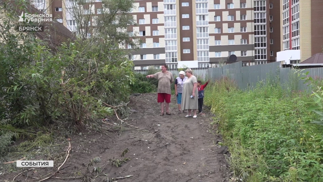 Власти Брянска забыли построить отводную канаву на улице Кольцова