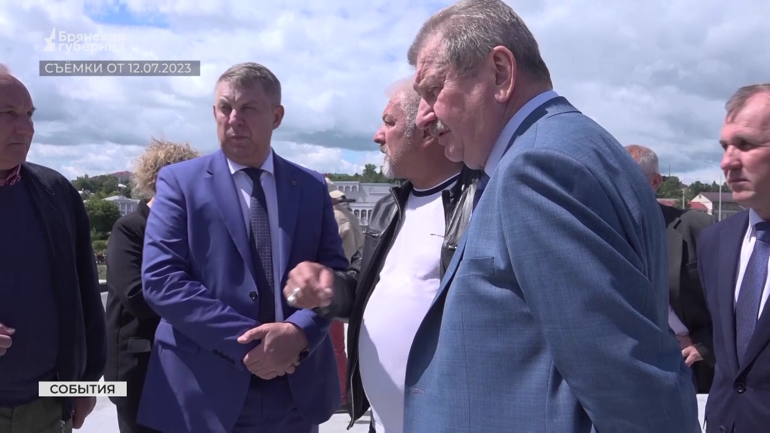 Брянский губернатор обсудил с подрядчиками организацию движения на перекрестке улиц Калинина и Горького