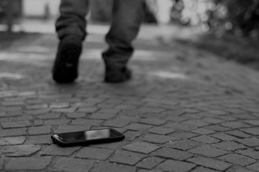 В Брянске уголовник подобрал чужой телефон и попал под статью