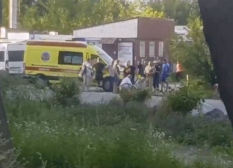 В Брянске на улице Почтовой легковушка сбила детей на велосипеде