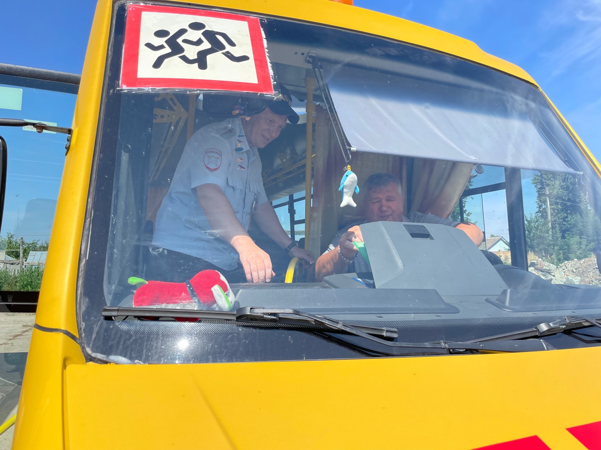 Севские автоинспекторы проверили школьные автобусы