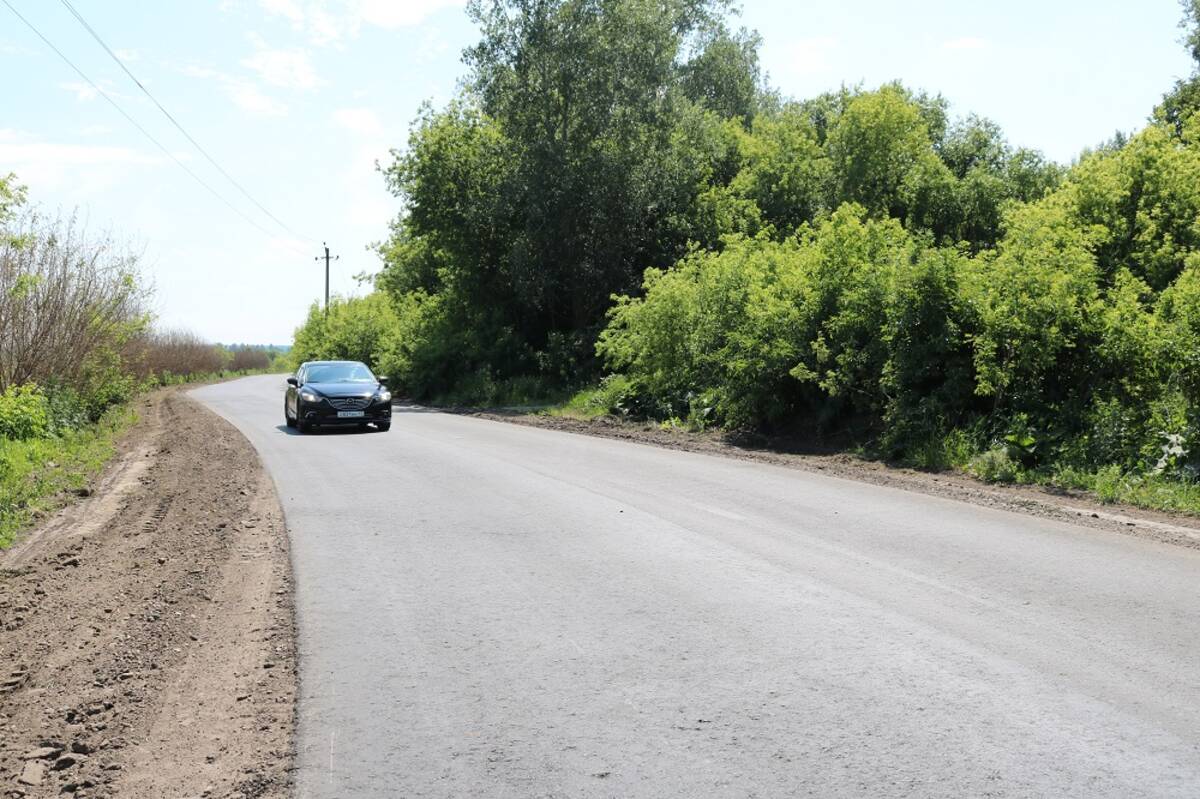 В Комаричском районе завершается ремонт дороги Комаричи-Хлебтовка-Кузнецовка