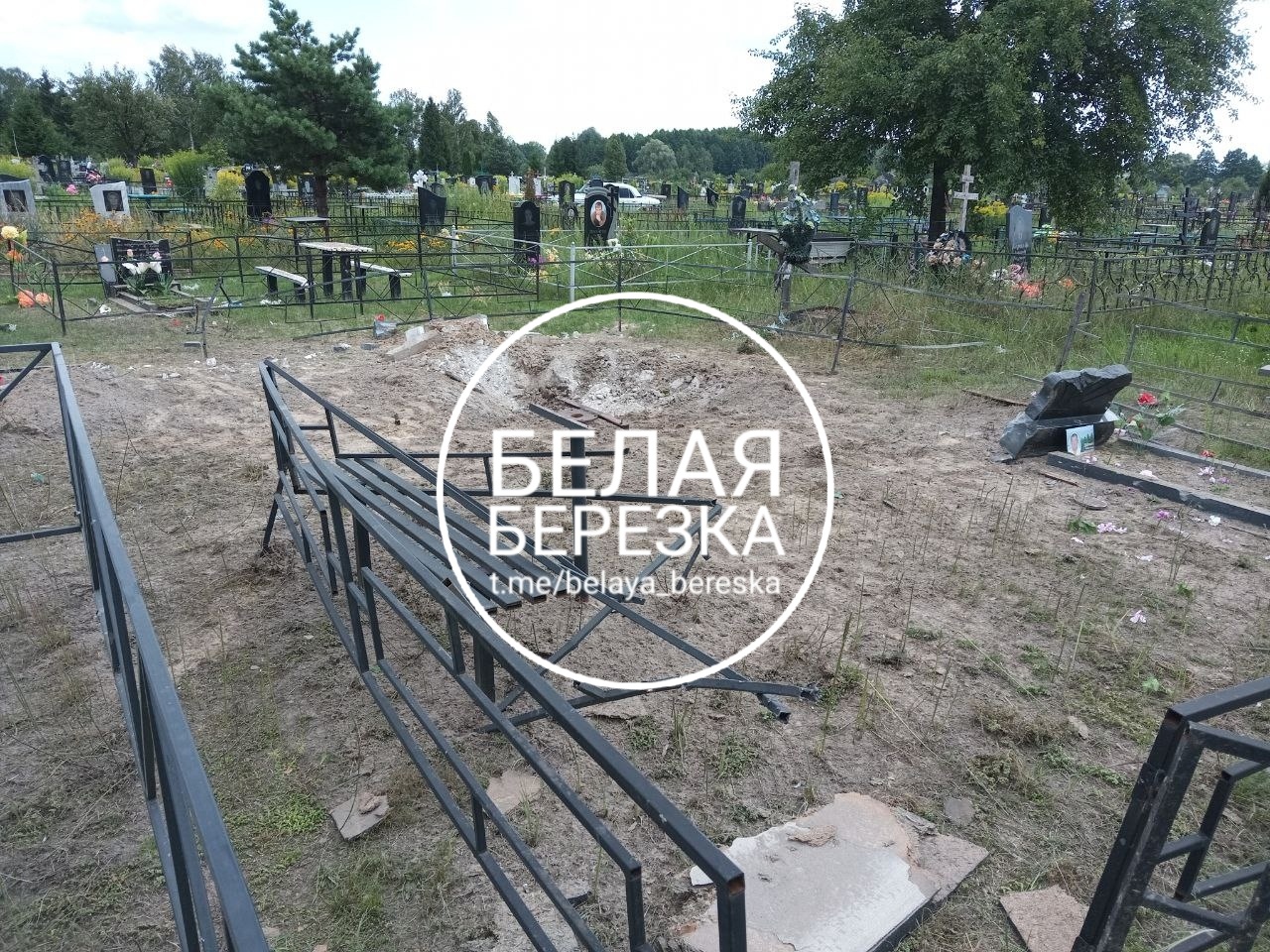 На кладбище в Белой Березке после обстрела ВСУ поврежден 21 памятник