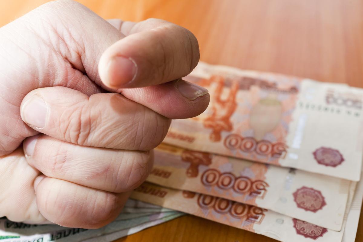 В Брянске 23-летний уголовник отказался возвращать самовольно взятые в долг 48 тысяч рублей