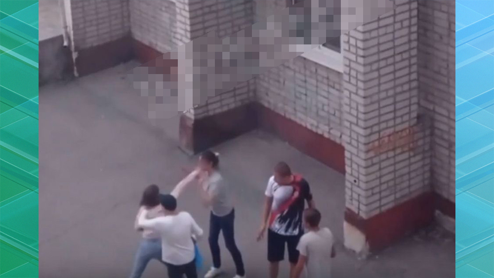 Потасовка пьяных женщин в Брянске попала на видео