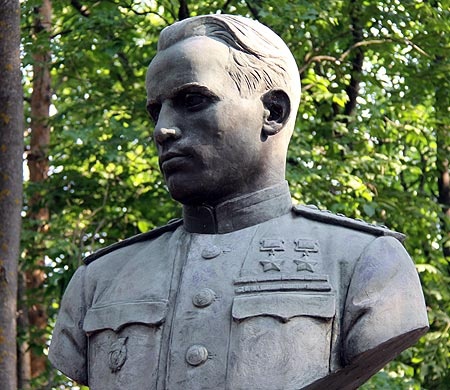 Брянск отметит 106-ю годовщину со дня рождения легендарного лётчика Павла Камозина