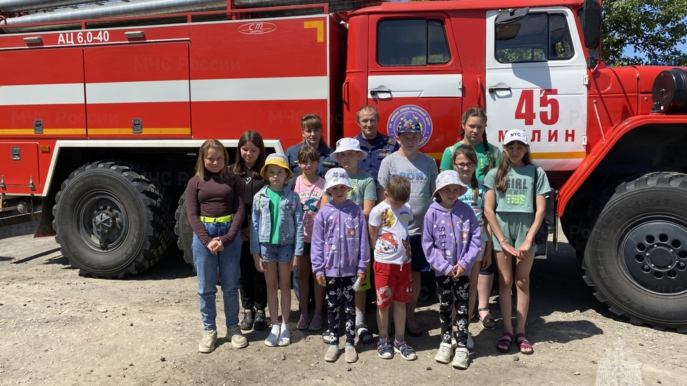 Карачевские и мглинские школьники побывали на экскурсиях в пожарно-спасательных частях