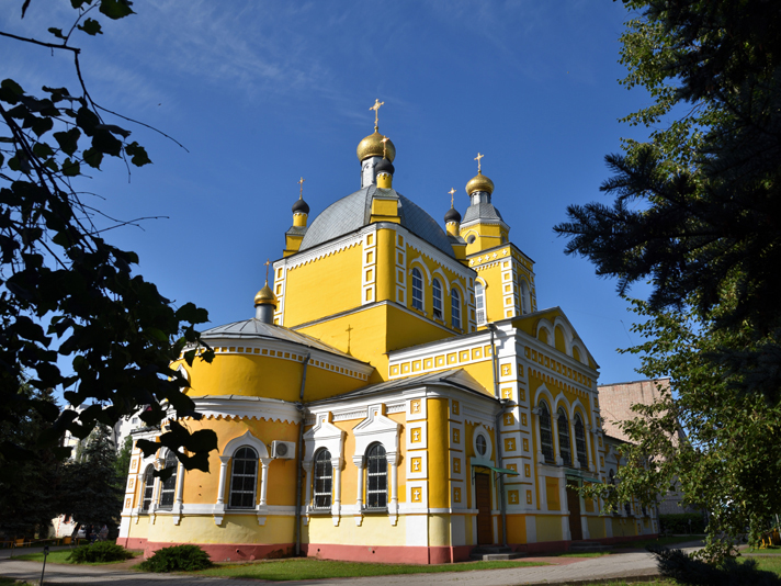 В Клинцах кафедральный Петропавловский собор отметил престольный праздник