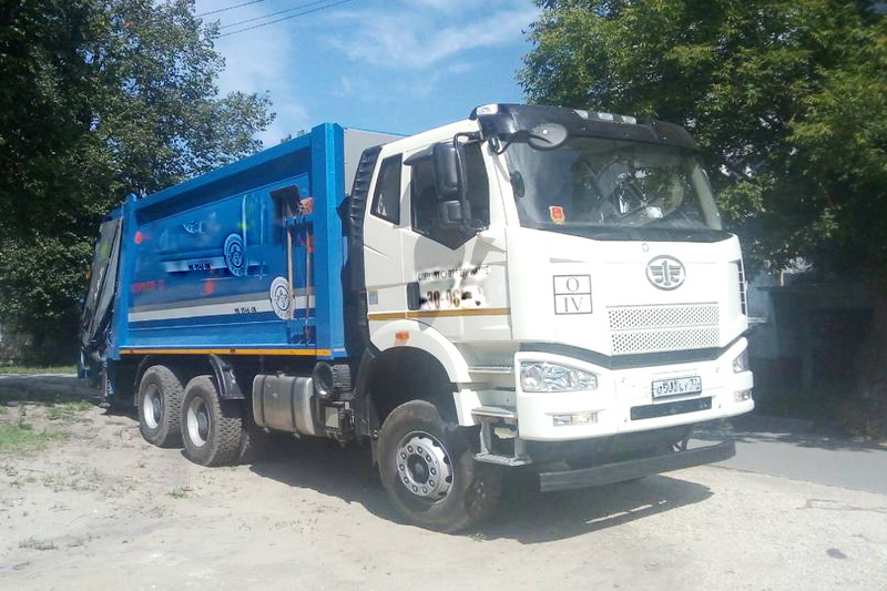 В Брянской области автопарк мусорных перевозчиков пополнили пять спецмашин