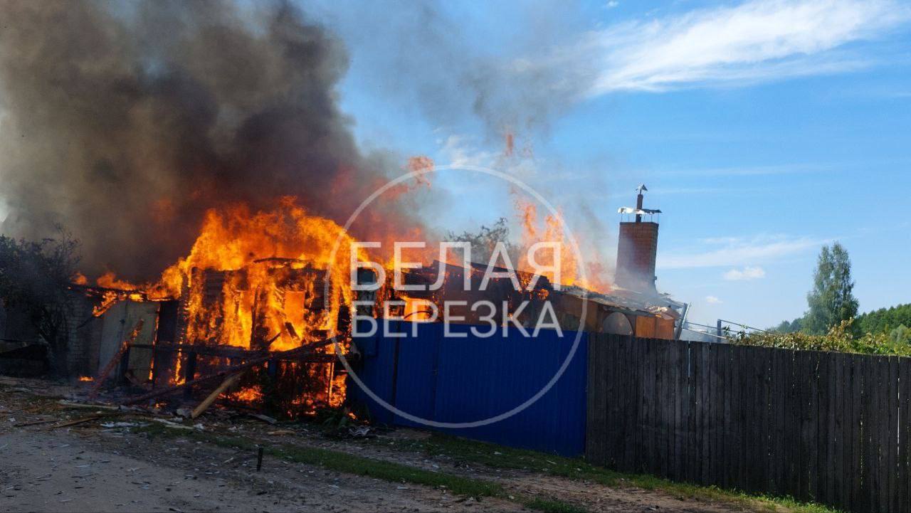 Появились фотографии последствий обстрела брянского посёлка Белая Берёзка