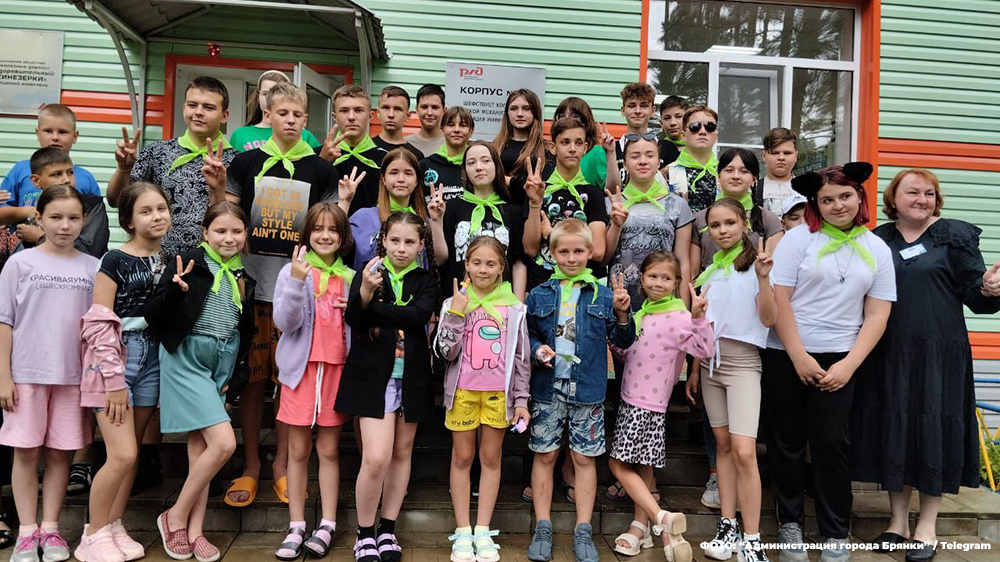В брянский лагерь «Синезёрки» прибыли 151 ребёнок и 10 педагогов из Брянки