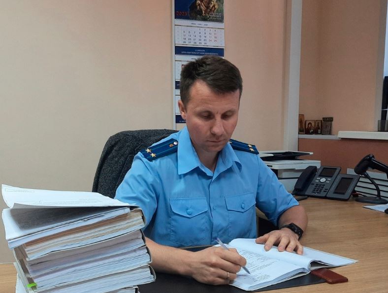 Брянского сотрудника ГИБДД отдали под суд за взятки