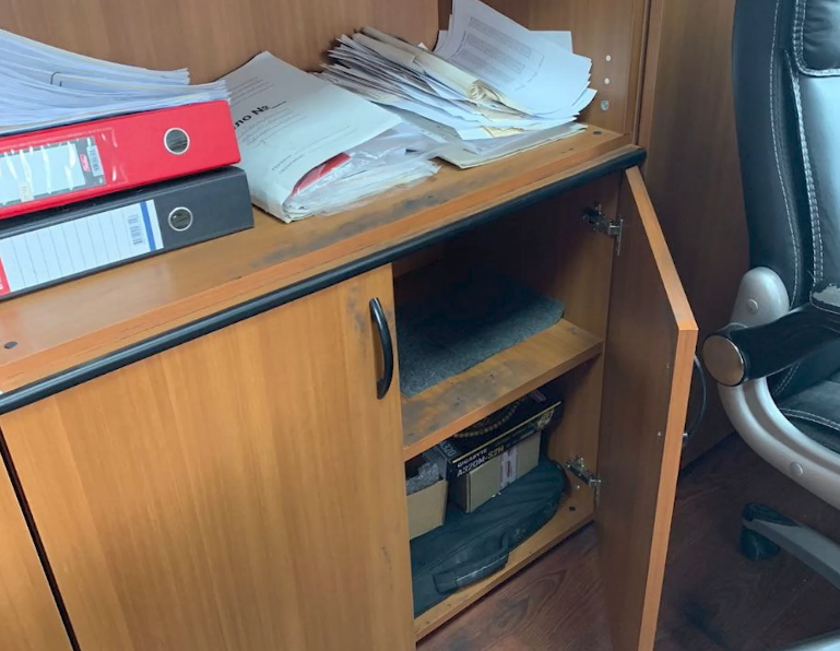 В Севском районе грузчики стройфирмы украли сейф с 930 тысячами рублей