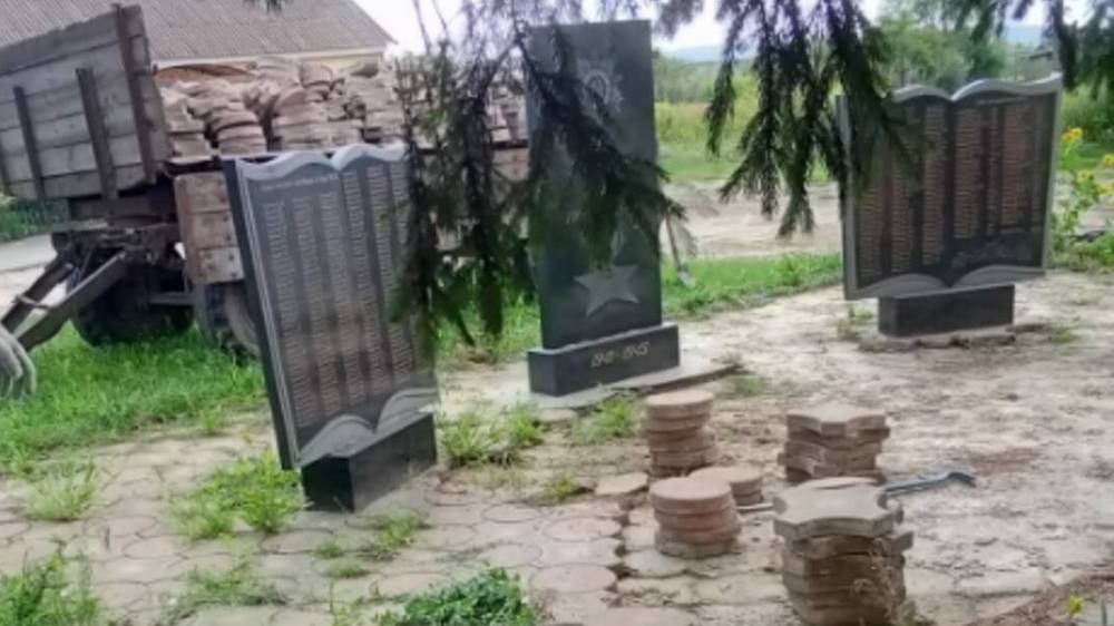 В селе Глоднево приводят в порядок воинское захоронение