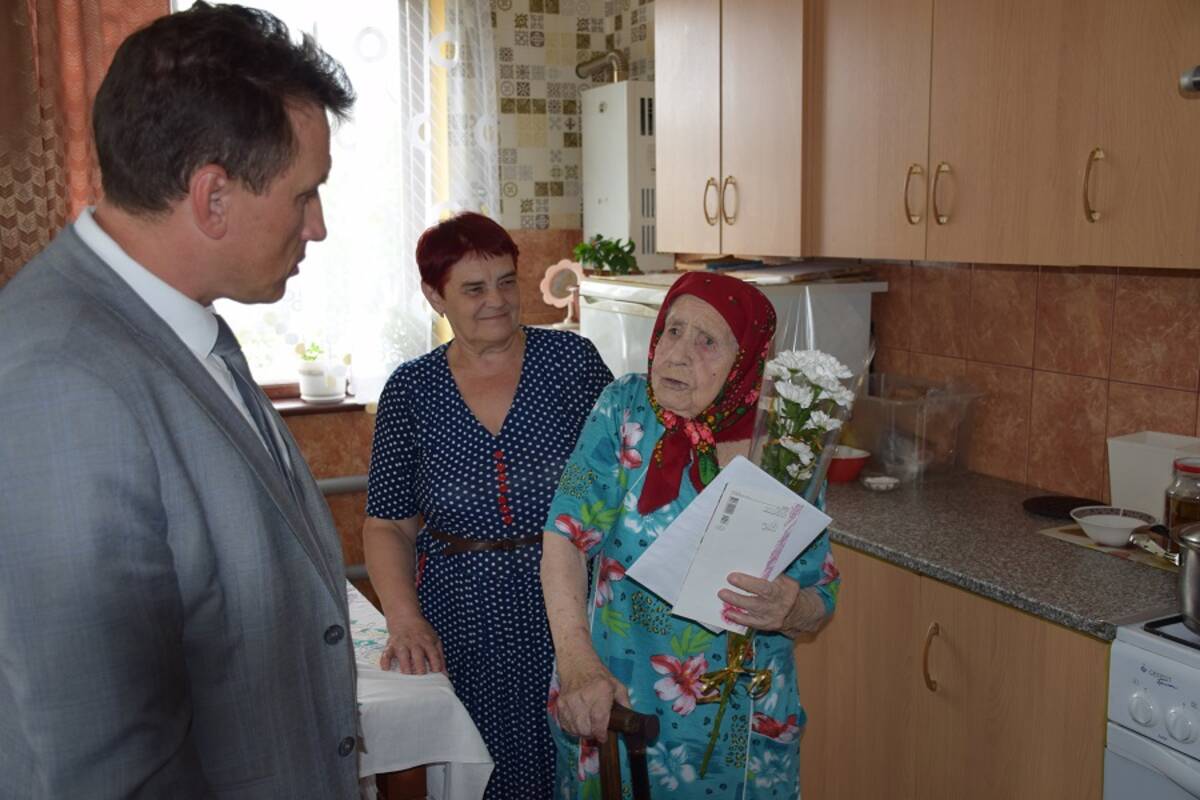 Брянская долгожительница Мария Науменко отметила 100-летие