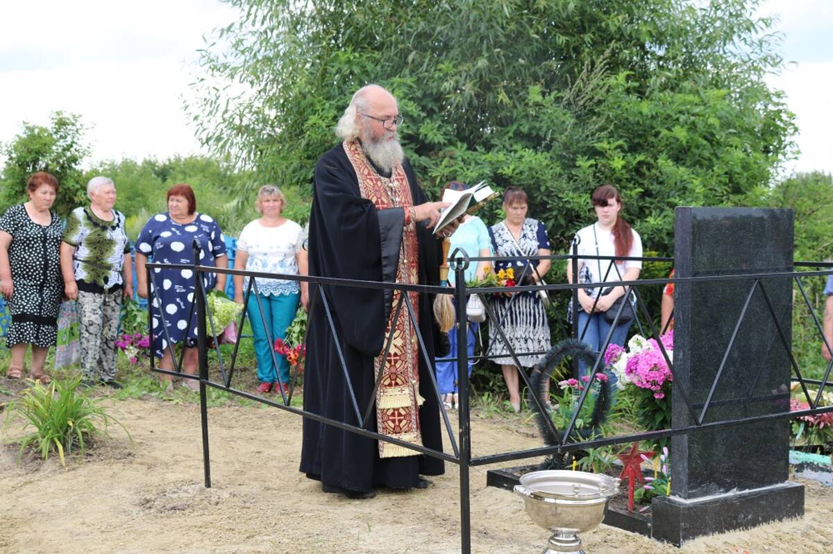 В брянском селе Шарово открыли памятник погибшим десантникам
