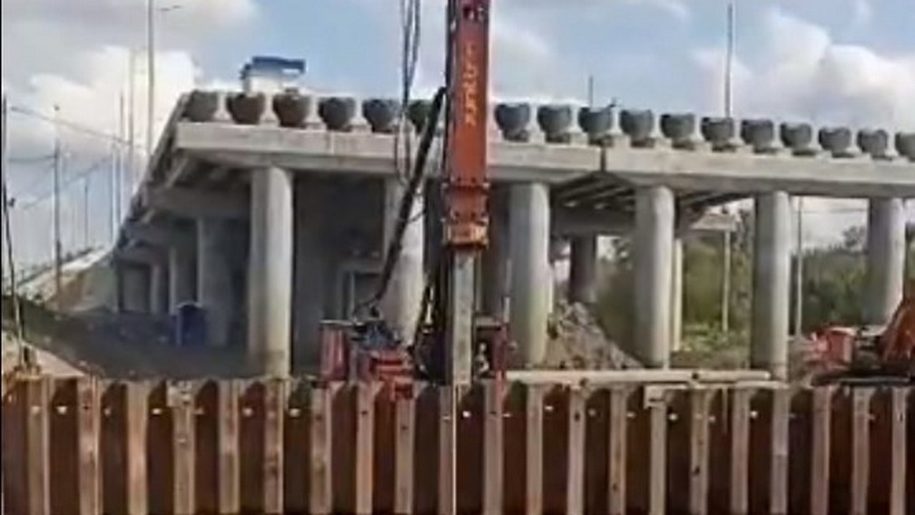 В Брянске на Славянском мосту продолжается забивка свай на опоре №6