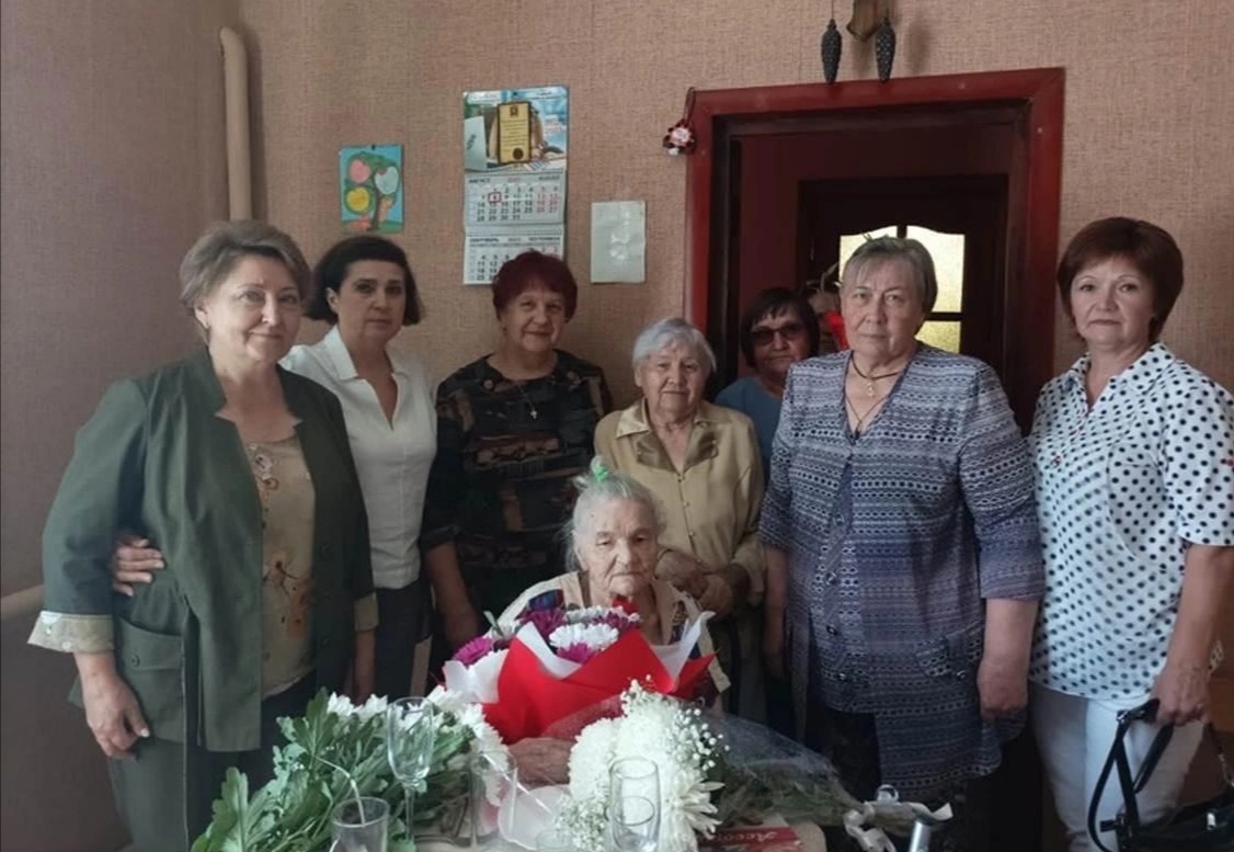 Брянская долгожительница Мария Кузнецова отметила 100-летие