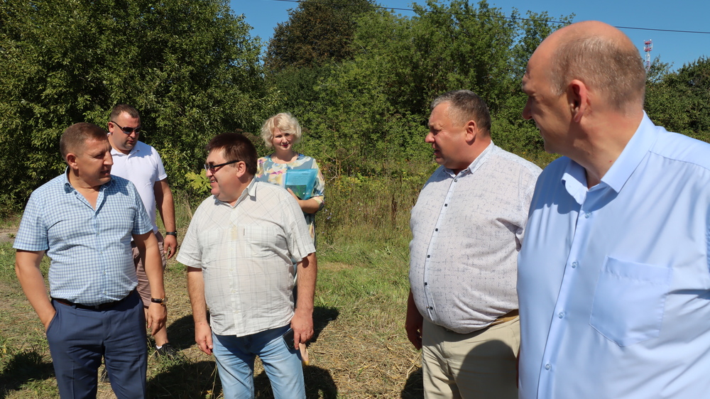 Брянские депутаты оценили ход полевых работ в сельскохозяйственных предприятиях области
