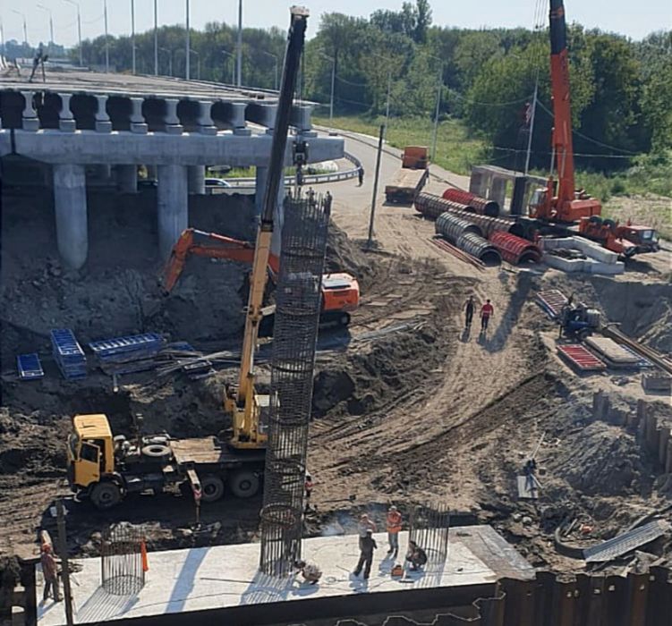 В Брянске начали монтаж каркасов шестой опоры Славянского моста