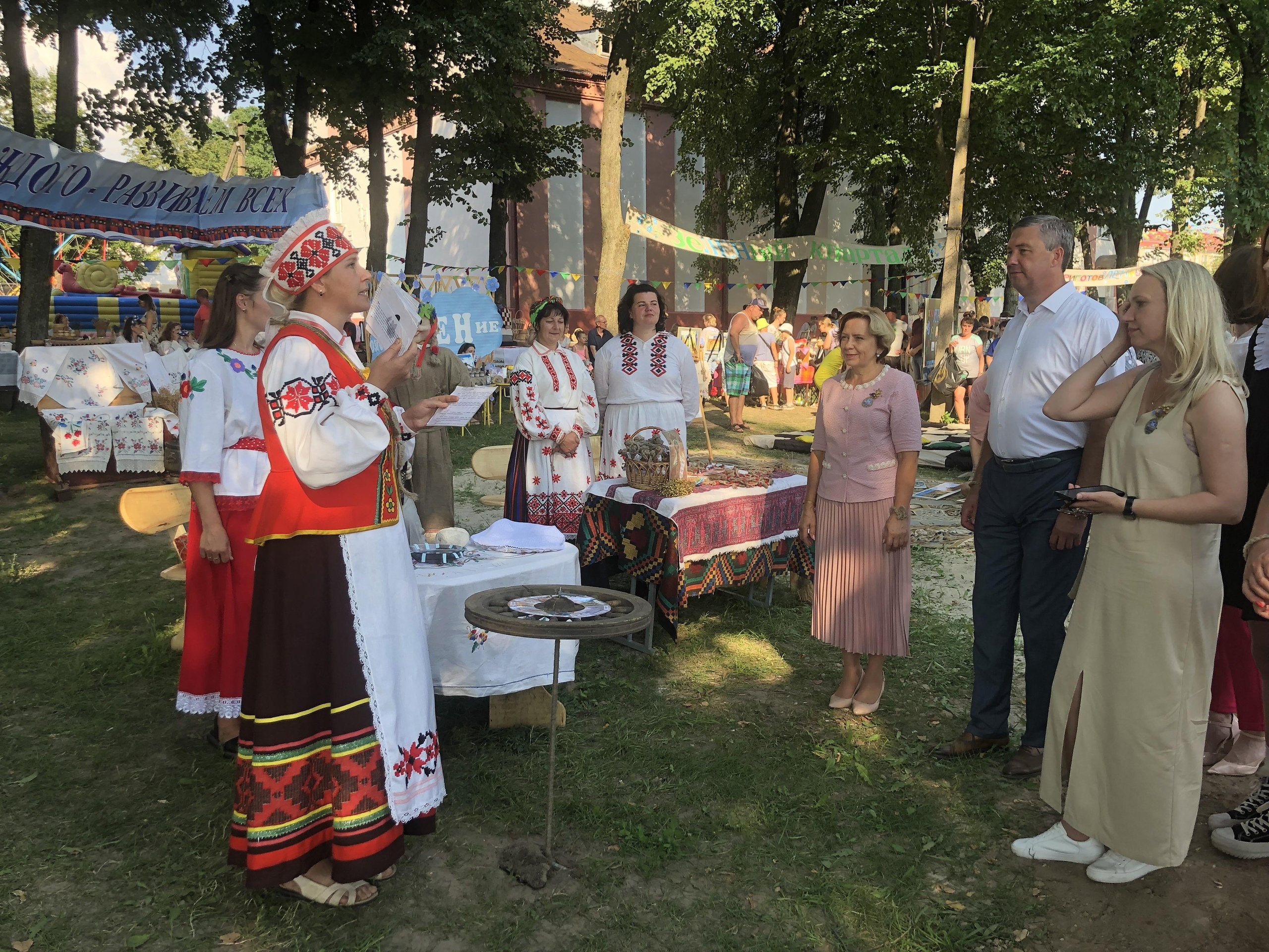Брянская делегация приняла участие в фестивале льна в Беларуси