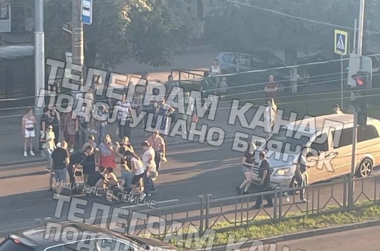 В Брянске на проспекте Московском «Мерседес» сбил пешехода