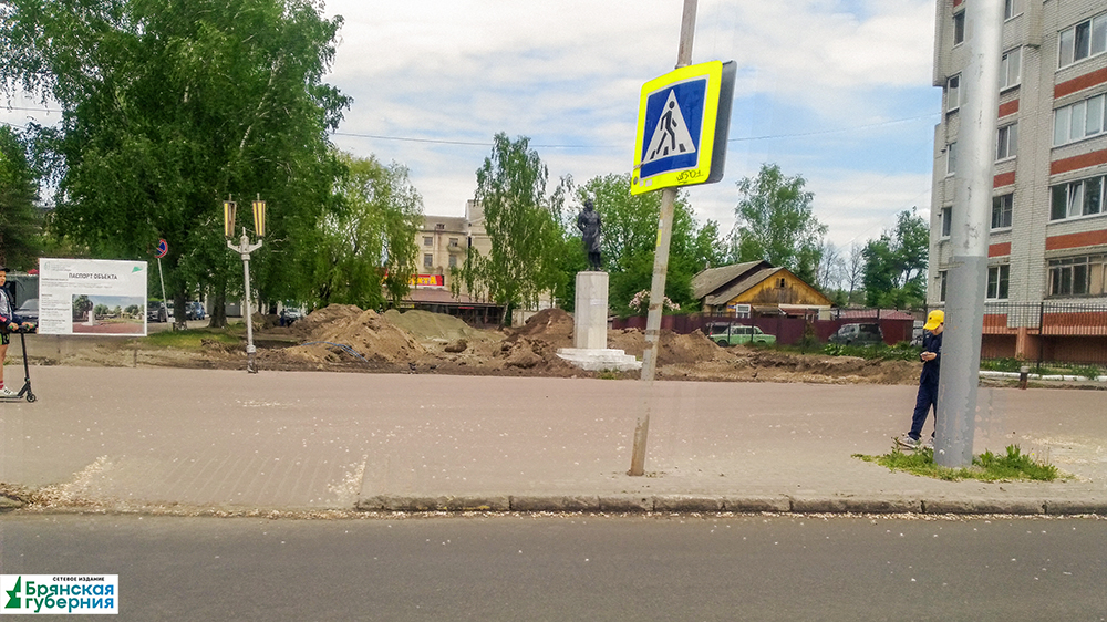 В Володарском районе Брянска почти закончено обновление сквера Пушкина