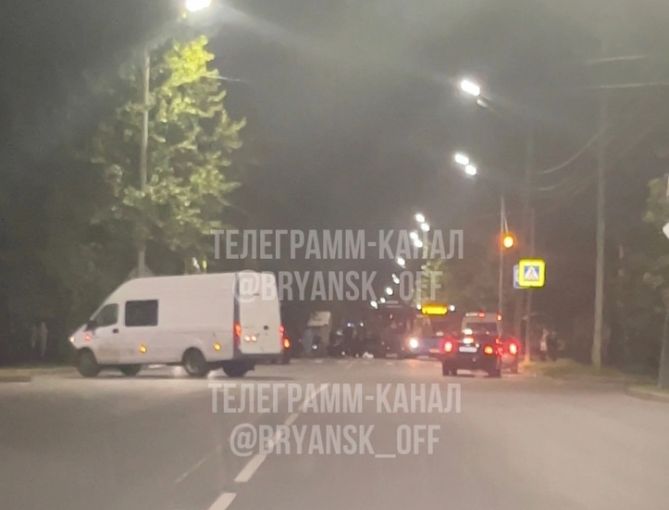 В Брянске на улице Дзержинского автомобиль сбил пешехода