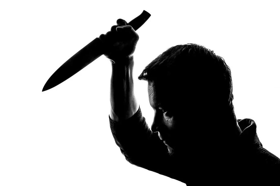 В Севске уголовник убил собутыльника ударом ножа в сердце