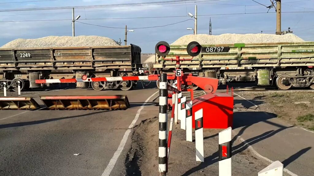 В Брянской области 17 и 18 августа ограничат движение на двух железнодорожных переездах