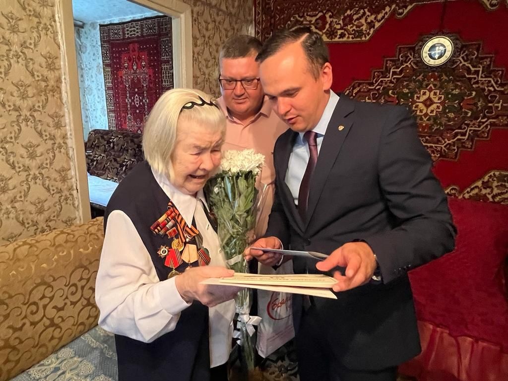 Жительница Брянска Елизавета Пешая отметила 100-летний юбилей