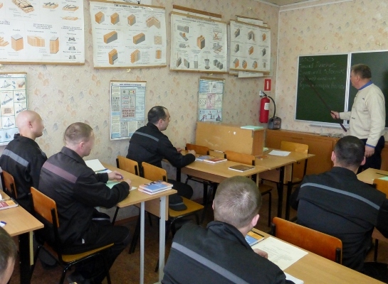 В брянских колониях осужденных обучают по 20 рабочим специальностям