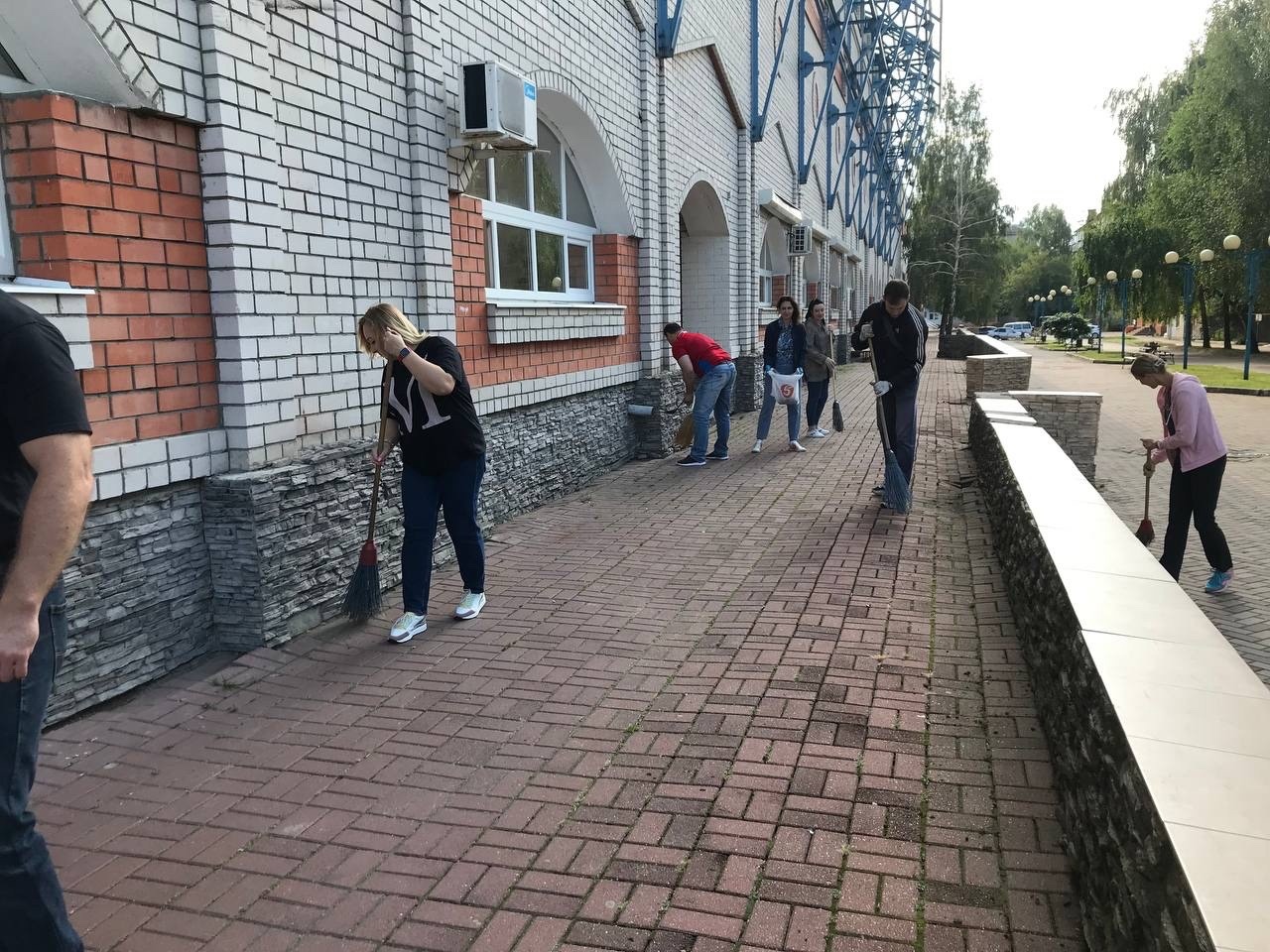 В Брянске навели порядок вокруг стадиона «Динамо»