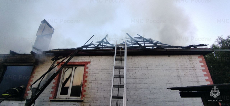В Севске при пожаре в жилом доме пострадал человек