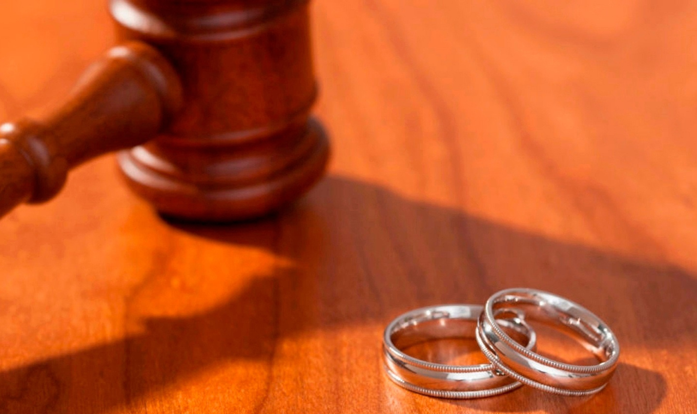 Фиктивный брак: жительница Брянской области расписалась с азербайджанцем за 30 тысяч рублей
