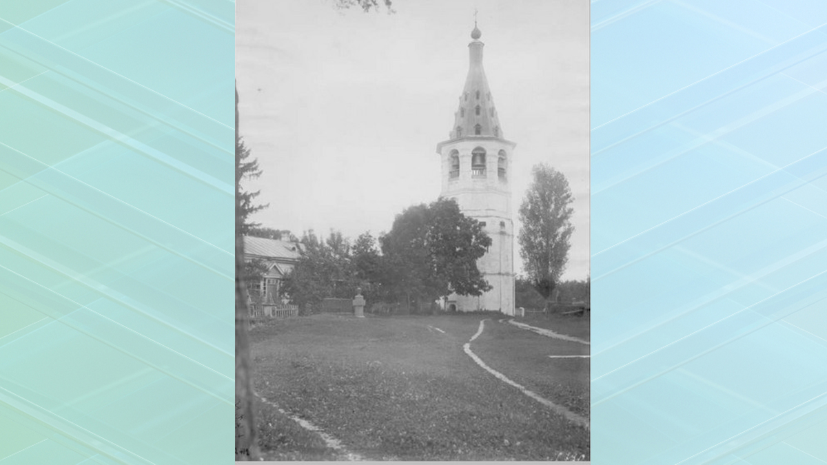 Брянцам показали архивное фото колокольни Свенского монастыря