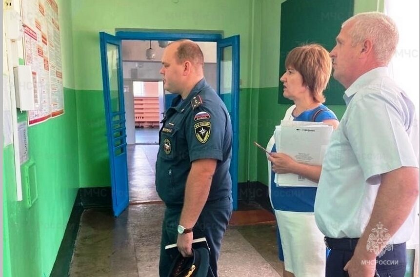 Пожарные проверили клинцовские школы к новому учебному году