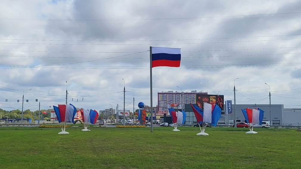 В Фокинском районе Брянска установили более 150 флагов