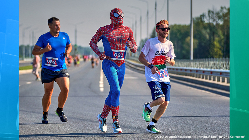 В Брянске в соревнованиях по триатлону поучаствовал «человек-паук»