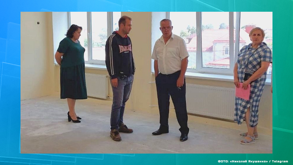 Глава Брянского района проверил ход ремонта школы в Супонево