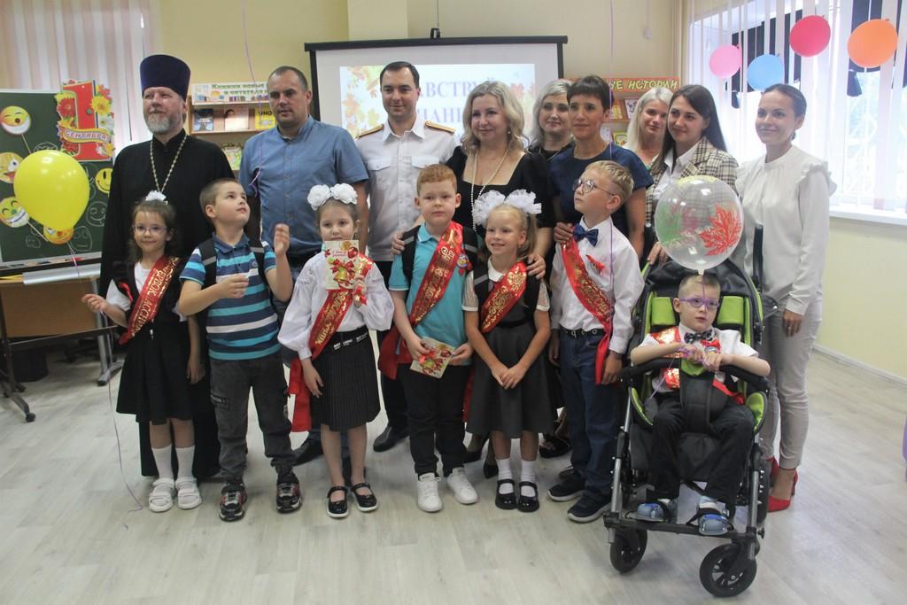 В Брянске для победивших онкологию детей устроили праздник первого звонка