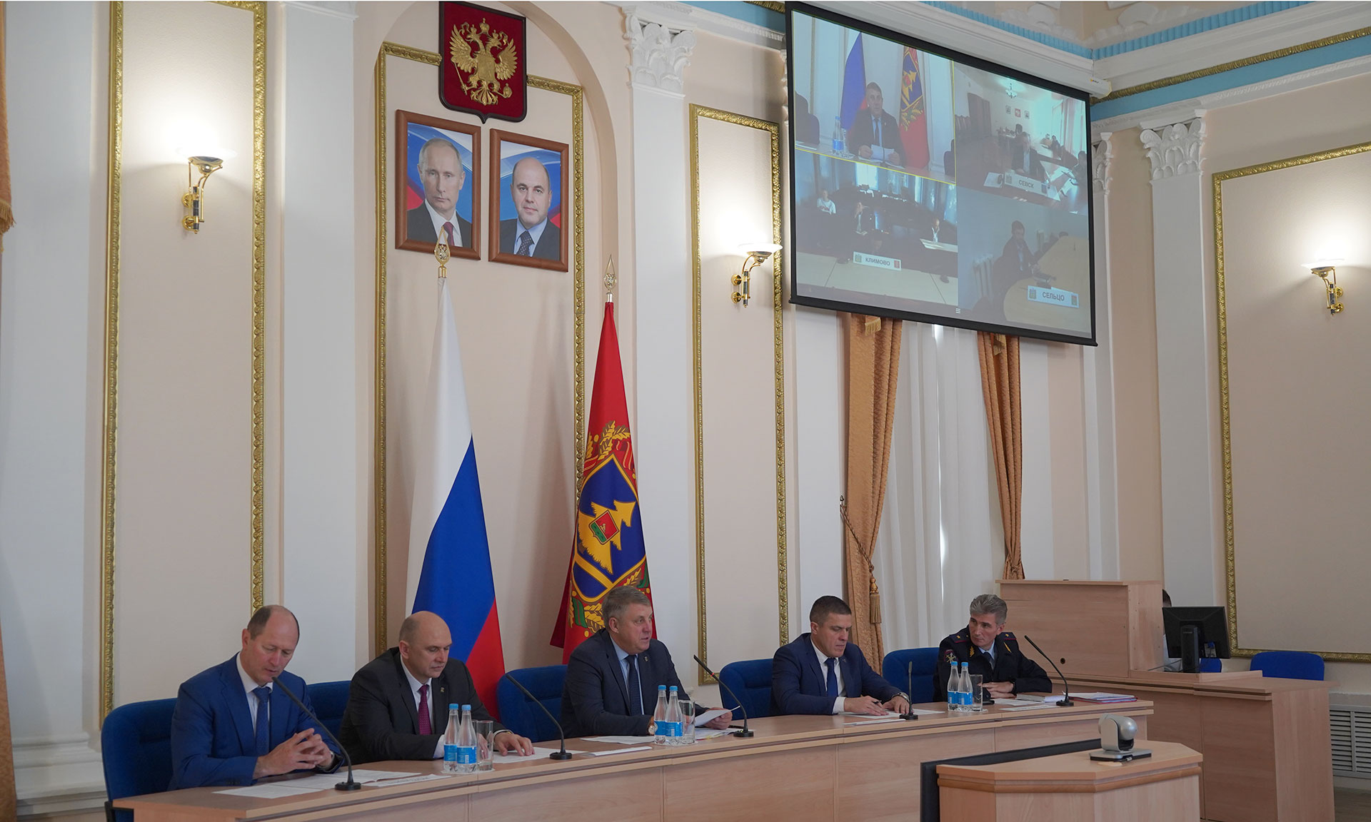 Брянский губернатор провел заседание комиссии по противодействию коррупции