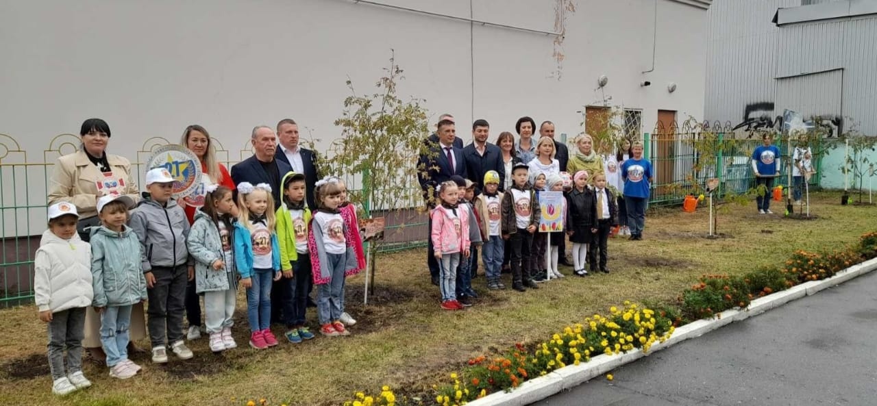 В Брянске посадили деревья в честь юных Героев Великой Отечественной войны
