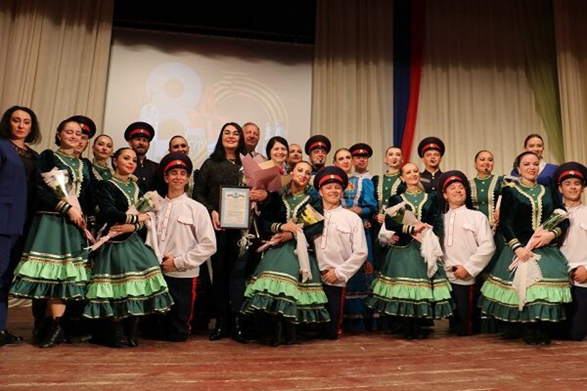 Донецкие артисты поздравили жителей Стародуба с 80-й годовщиной освобождения Брянщины