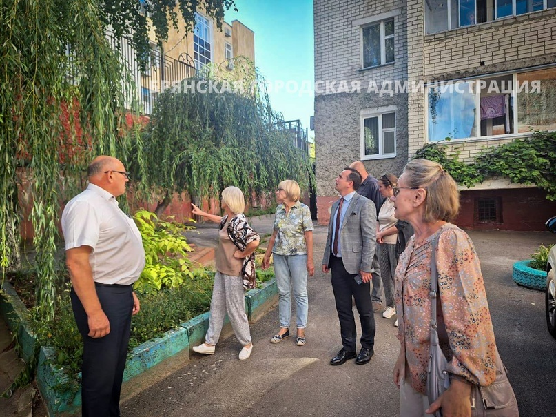Жители домов по улице Грибоедова в Брянске пожаловались на бездействие управляющей компании