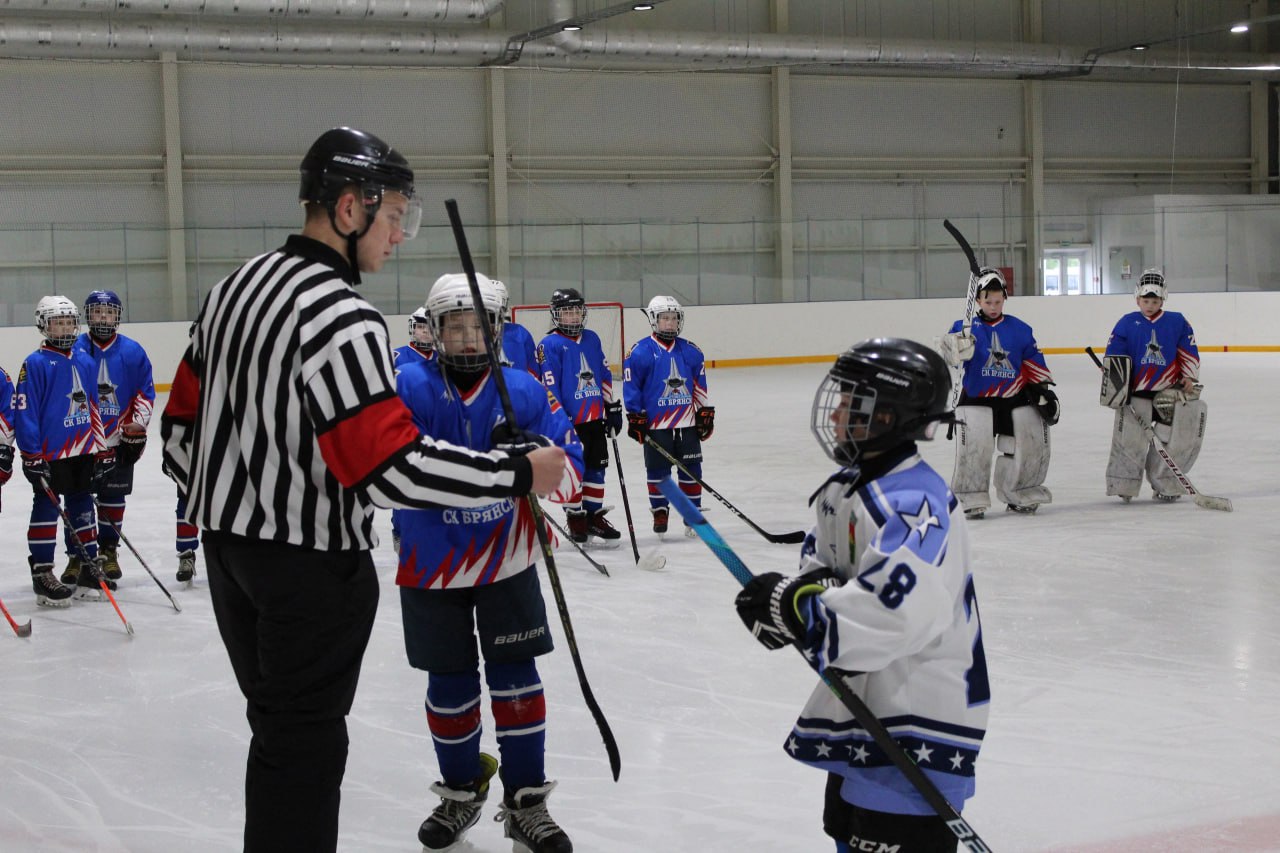 В Брянской области стартует первенство по хоккею среди юношеских команд